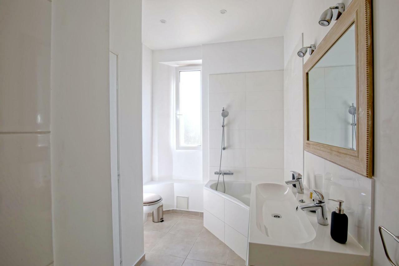Les Menus Plaisirs Apartamento Versalhes Exterior foto
